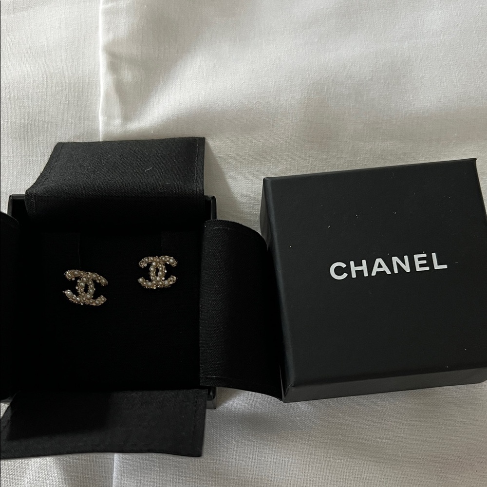 CHANEL costume Pearl and Silver Logo pierced Earrings